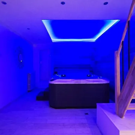 Lechappee Zaisne Jacuzzi Et Sauna アパート *