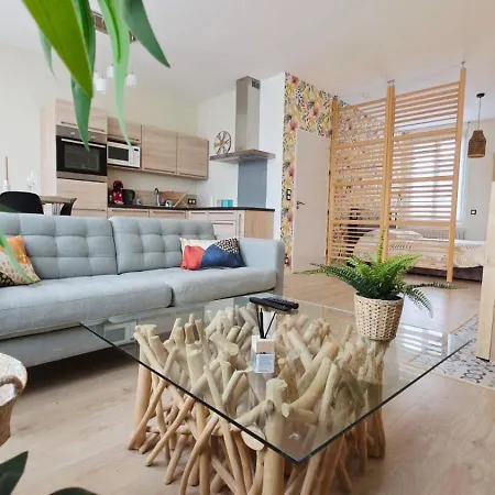 Lechappee Zaisne Jacuzzi Et Sauna アパート サン・クエンティン