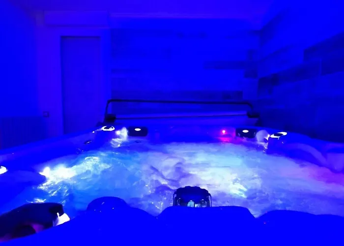 Lechappee Zaisne Jacuzzi Et Sauna Apartment